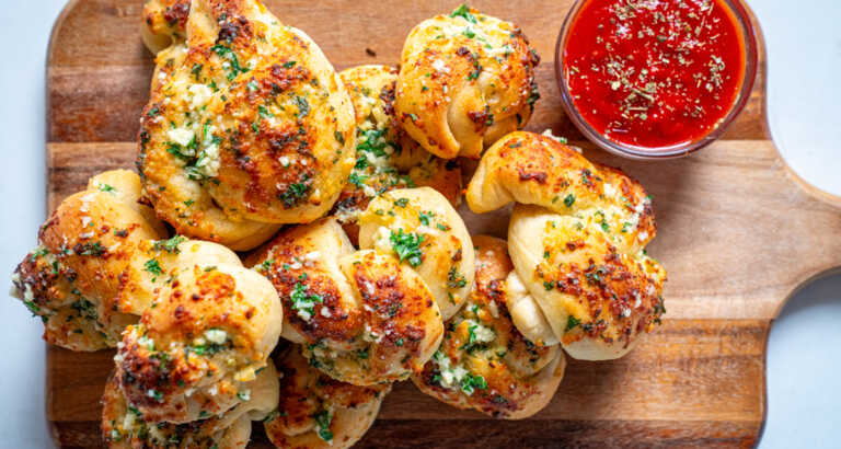 Easy Garlic Knots