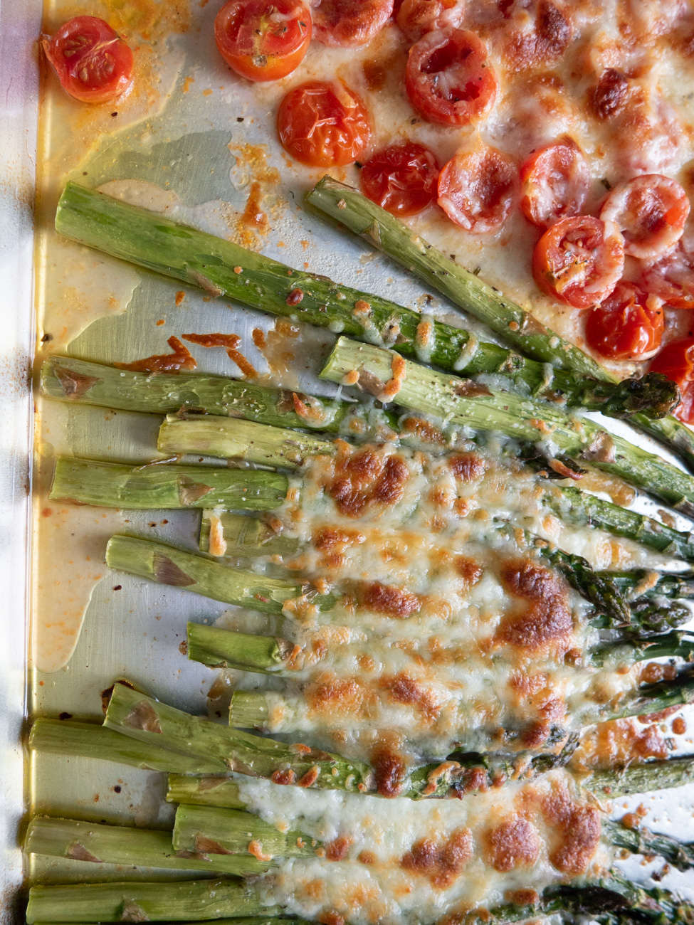 Baked Asparagus Caprese
