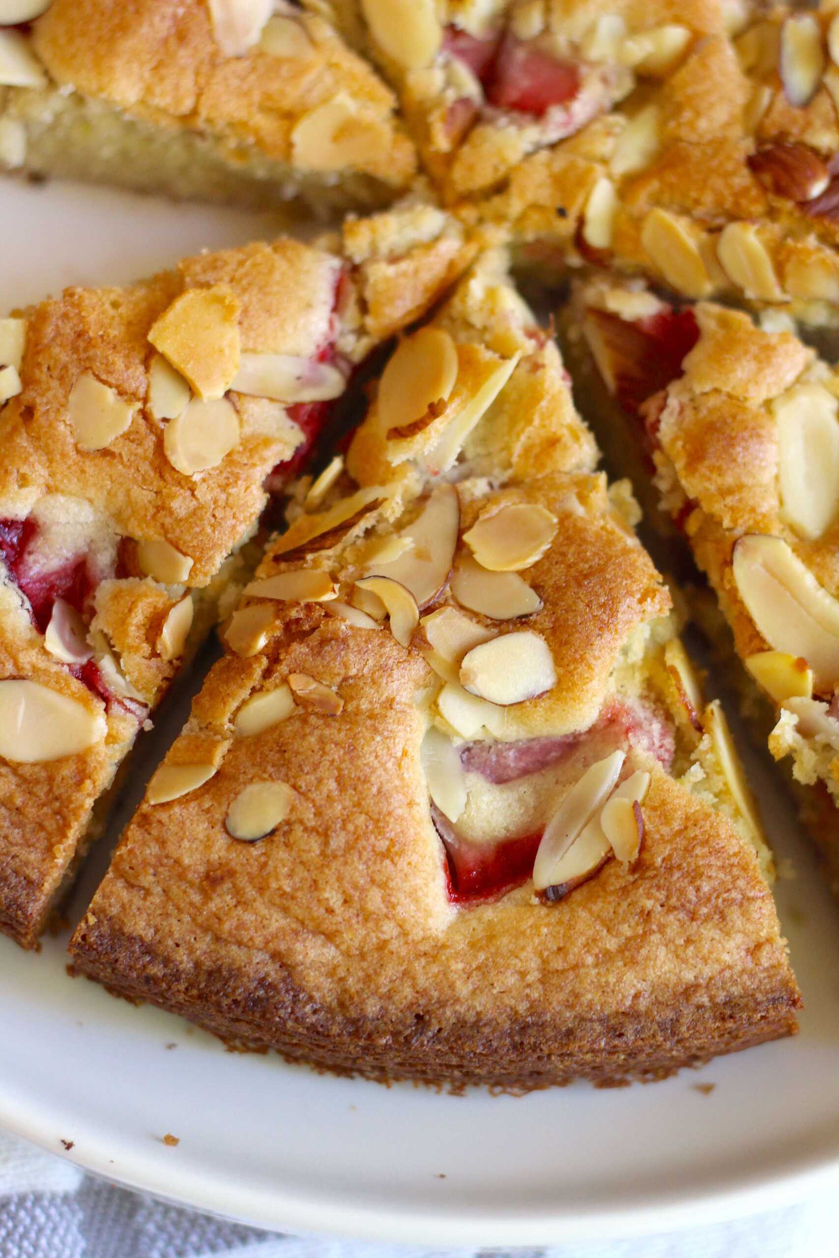 Strawberry Almond Cake 13-min