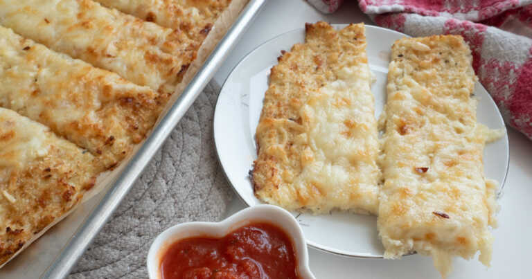 Cheesy Cauliflower Garlic Bread