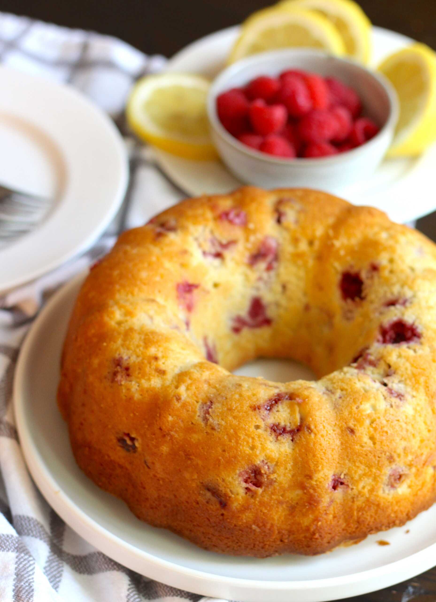 Lemon Raspberry Bundt Cake 4-min