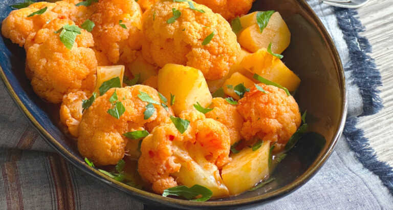 Greek Braised Cauliflower (Kounoupidi Kapama)