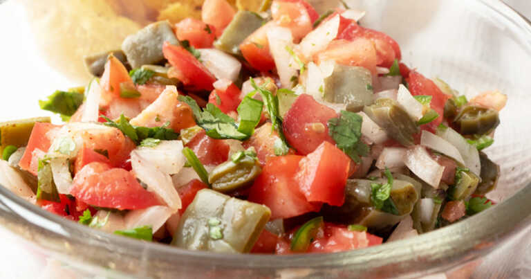 Nopales con Pico de Gallo