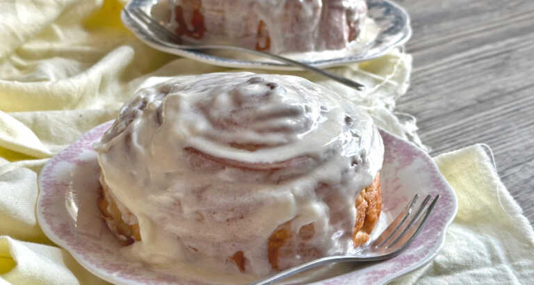 Copycat Pillsbury Cinnamon Roll Icing
