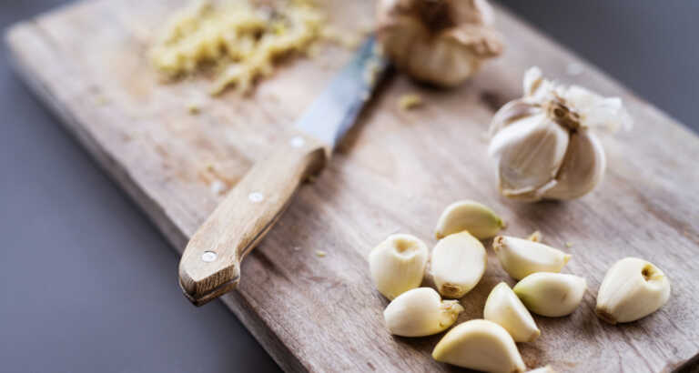 How To Remove Garlic Smells From You And Your House