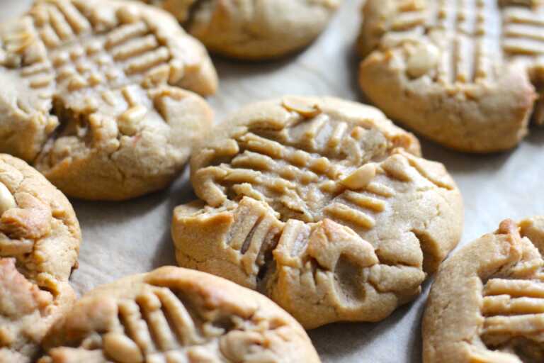 Bakery Peanut Butter Cookies