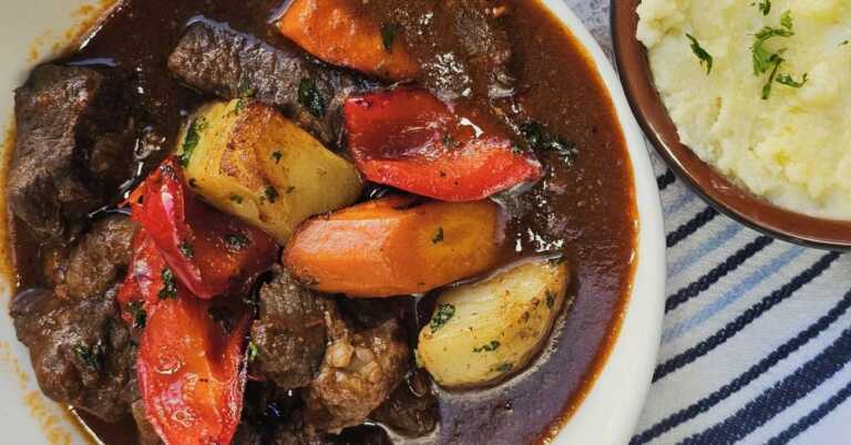 Instant Pot Beef Goulash