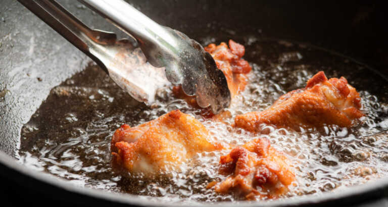 Quick Way To Throw Away Hot Cooking Oil In A Pinch