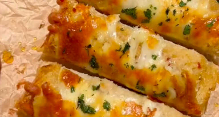 Upgrade Your Garlic Bread With These Ingredients