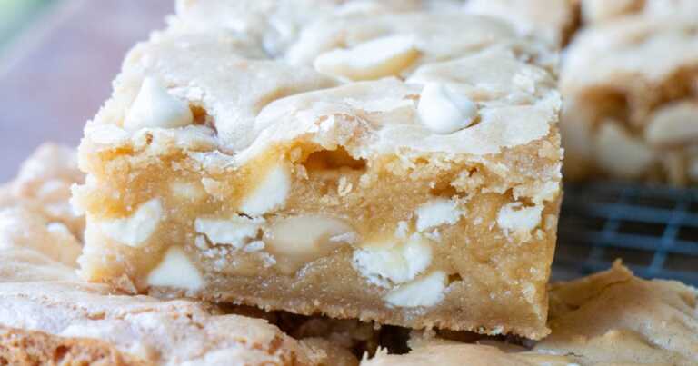 White Chocolate Macadamia Cookie Bars