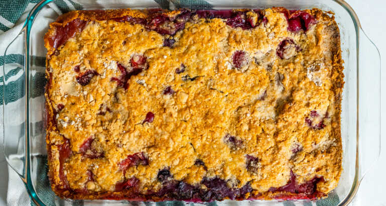 Sparkling Berry Dump Cake