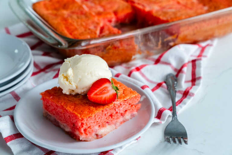 Strawberry Earthquake Cake