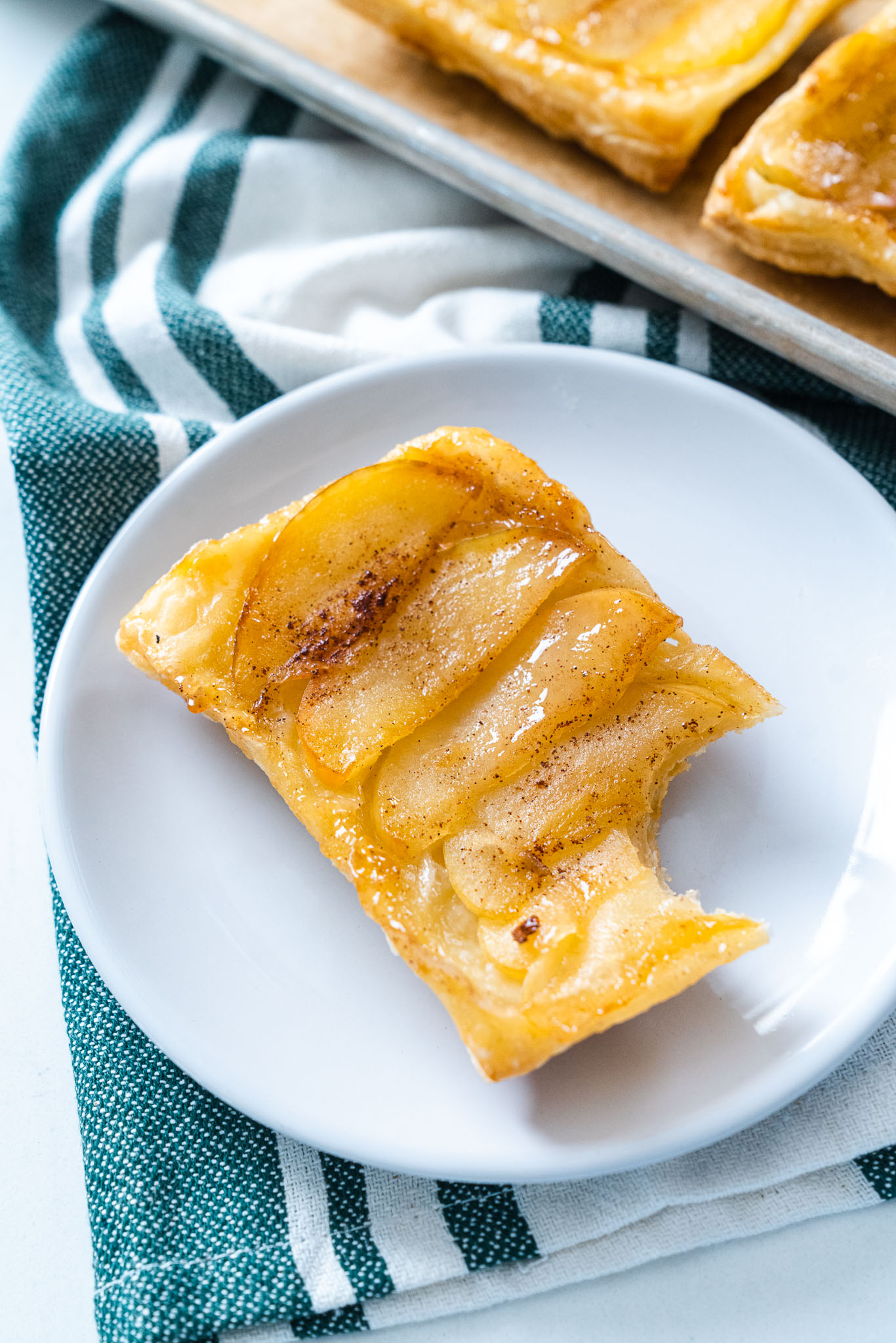 Upside Down Apple Tarts Vert-07