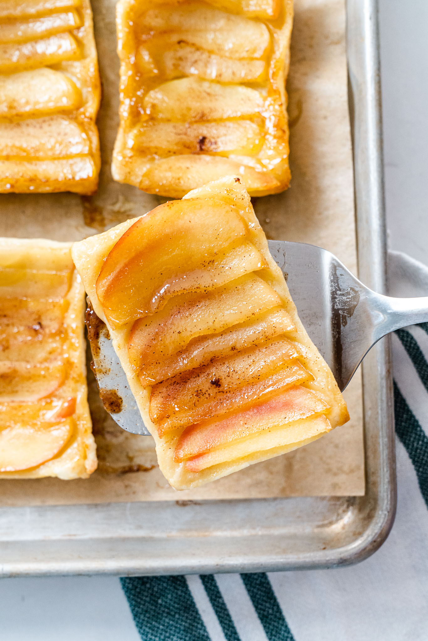 Upside Down Apple Tarts Vert-05