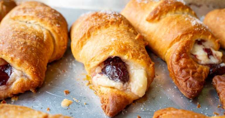 Cranberry Cheesecake Rolls