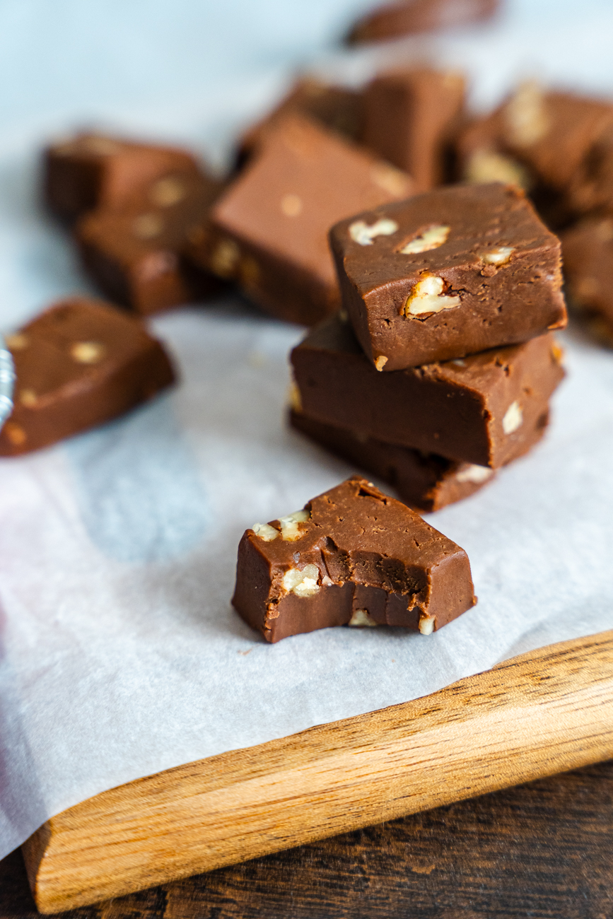 Macinac Island Chocolate Fudge Vertical 18