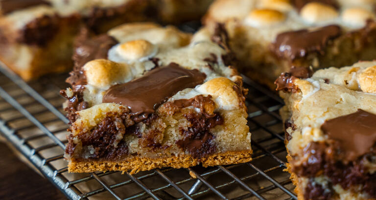S’mores Cookie Bars