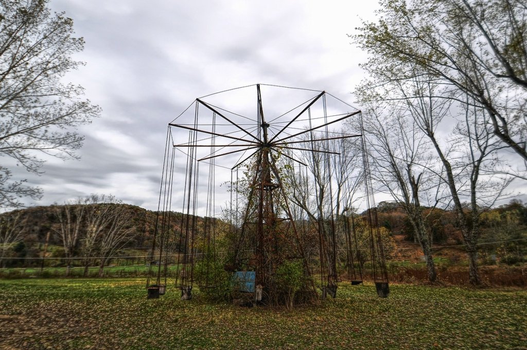 Built on the site where Native Americans burned a child at the stake before being slaughtered by avenging settlers, the Lake Shawnee Amusement Park was dogged by rumors that it was haunted. 