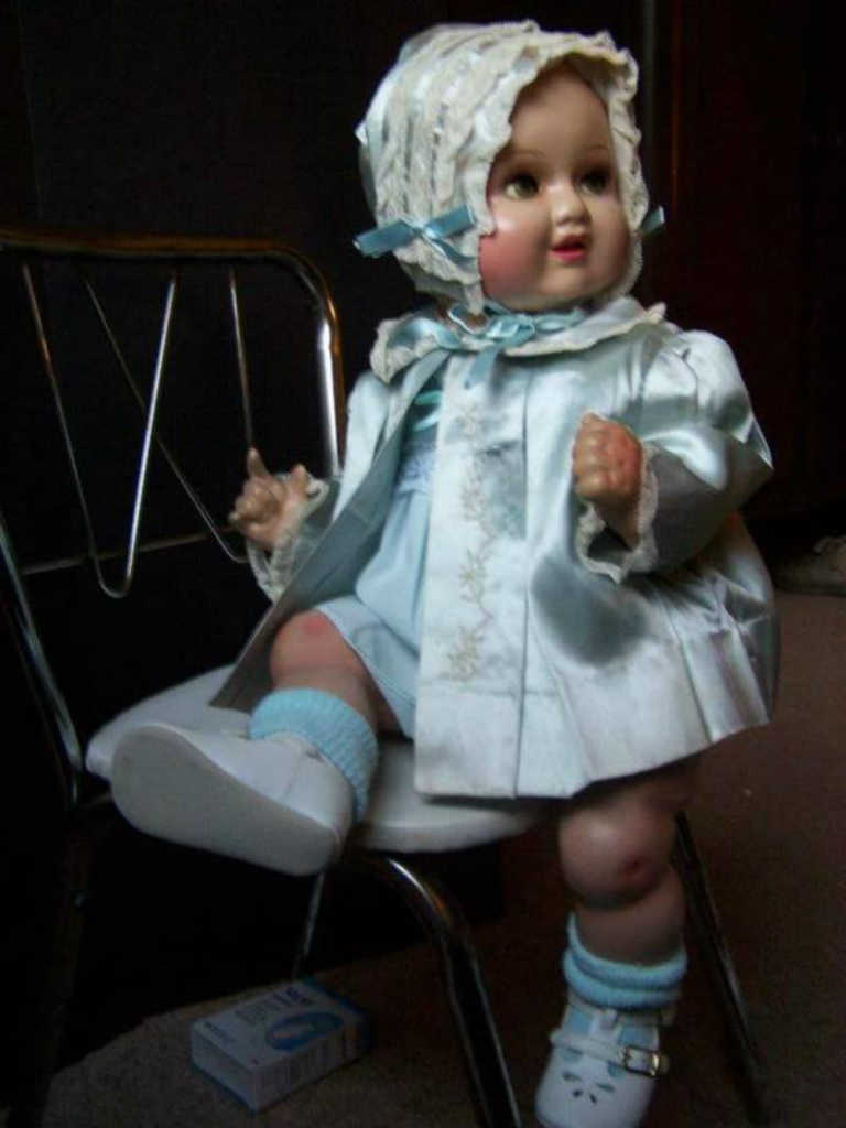 Identifying antique dolls online