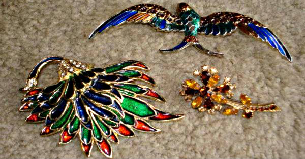 How To Collect and Identify Vintage Brooches and Pins!