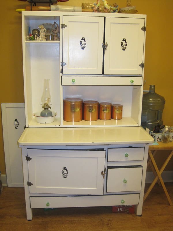 The Hoosier Cabinet, 1920 Kitchen Cabinet With Flour Sifter