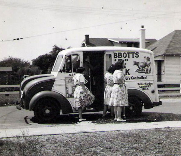 13 Fantastic Photos From The 1800s Show How Milkmen Used To Deliver | Dusty Old Thing