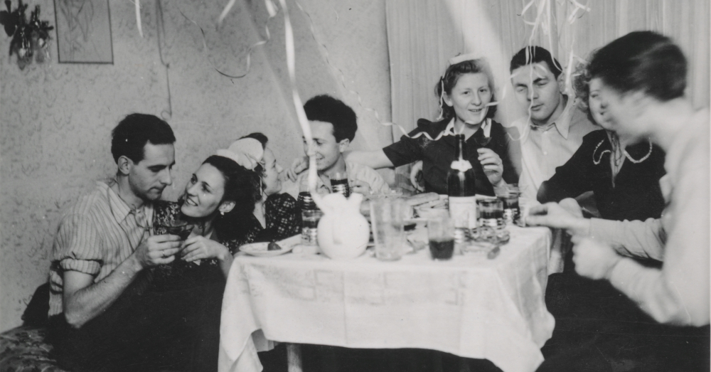 These 8 Oldfashioned Party Games Remind Us of So Many Good Times Dusty Old Thing