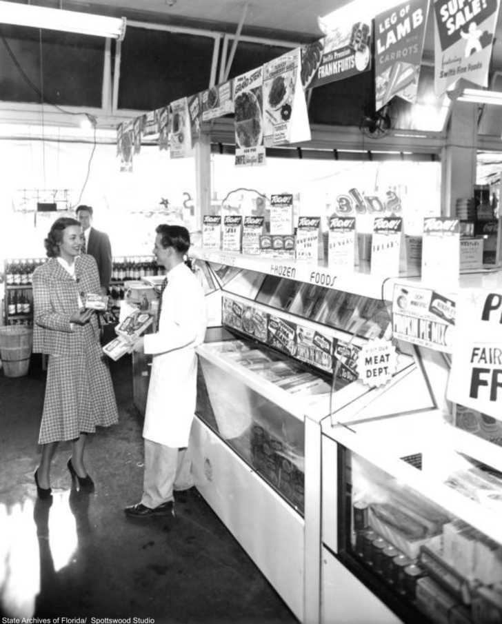 21 Strangely Enchanting Grocery Store Photos from the Old Days | Dusty ...