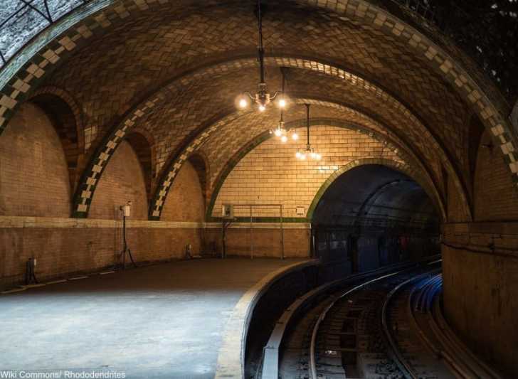 Inside the Regal Corridors of the Lost NYC City Hall Subway Station ...