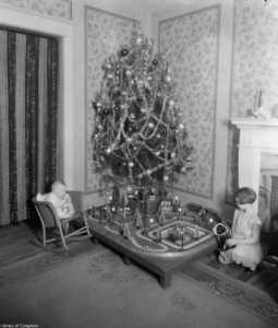 Old-fashioned Christmas Traditions You Can Bring Back This Year | Dusty ...
