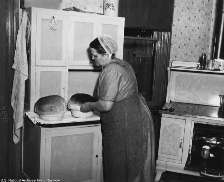 Not Much Has Changed Over the Past Century for the Amish | Dusty Old Thing