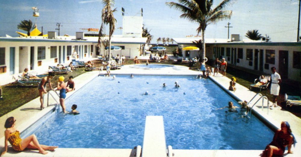 The Rise and Fall of the Iconic American Motel Dusty Old Thing
