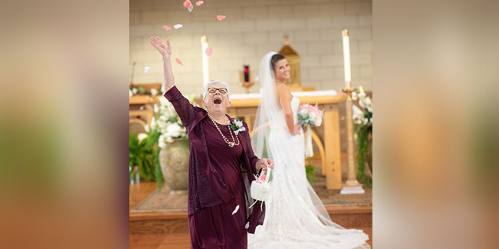 83 Yr Old Flower Girl Steals Spotlight At Granddaughter S Wedding In Sweet Photos Dusty Old Thing