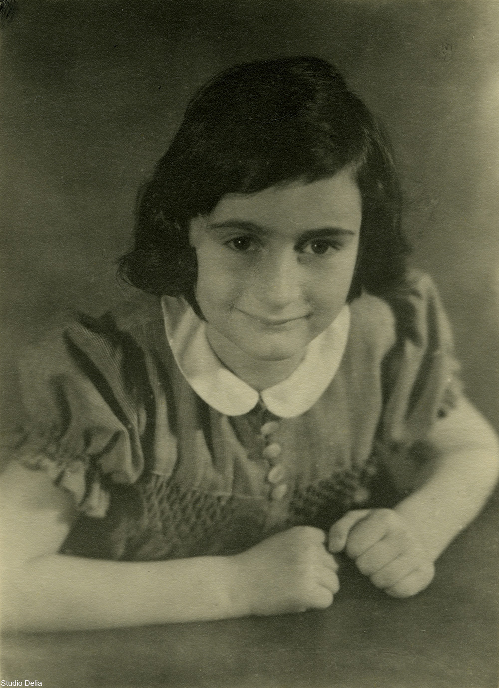 New Research Shows That Anne Frank’s Family Was Actually Trying to ...