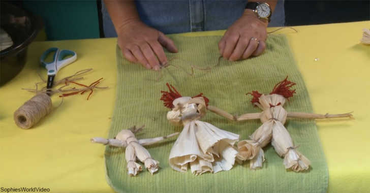 How to make a traditional cornhusk doll, at