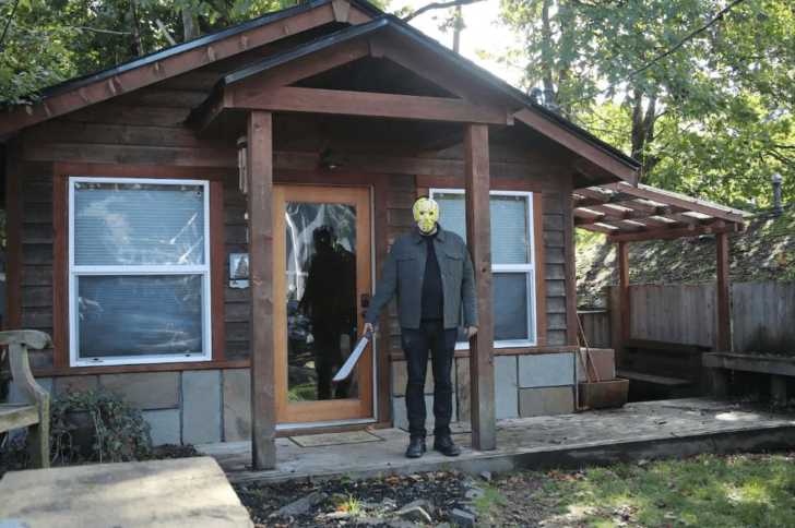 This Friday The 13th-Themed Cabin In Washington Is The Perfect