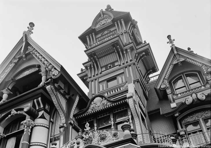 can you tour the carson mansion