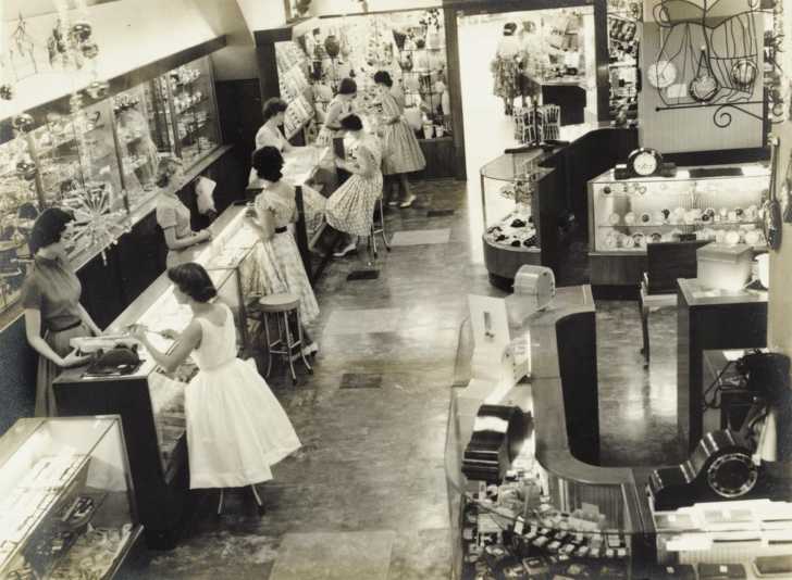 1950's 2025 clothing stores