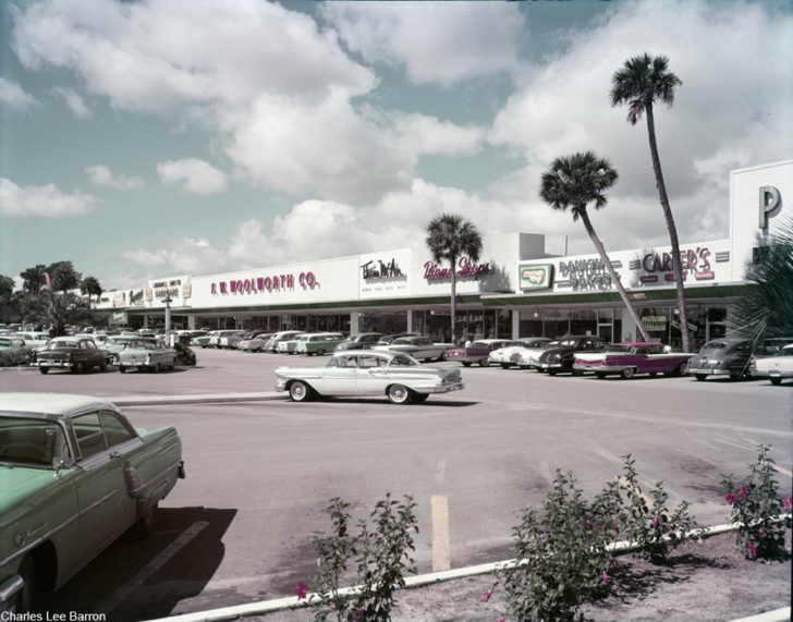 10 Photos of What Shopping Was Like in the 1950s