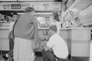 A Brief History of Soda Fountains | Dusty Old Thing