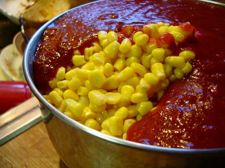 corn and tomato sauce in a pan