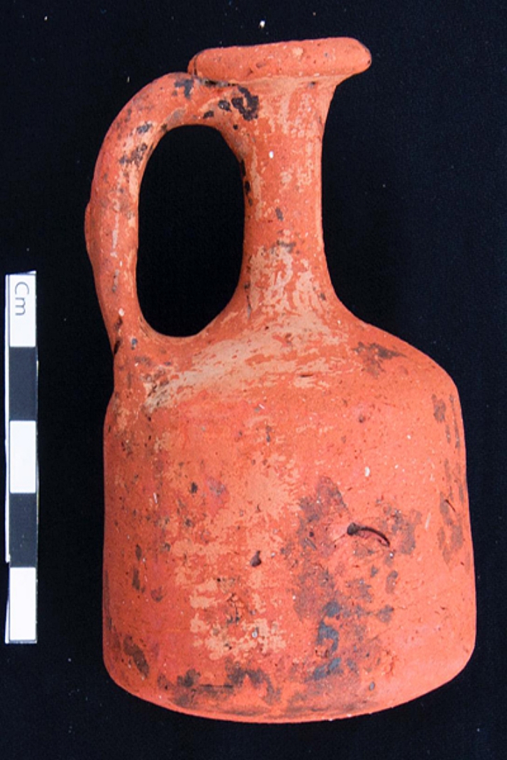 pottery found at pre-dynasty era tombs near Cairo