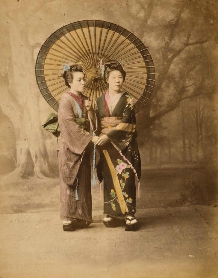 colorized photo of 2 Japanese women from 1877