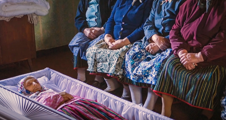 Kihnu women holding a funeral