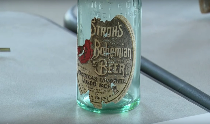 stroh's beer bottle from 1913
