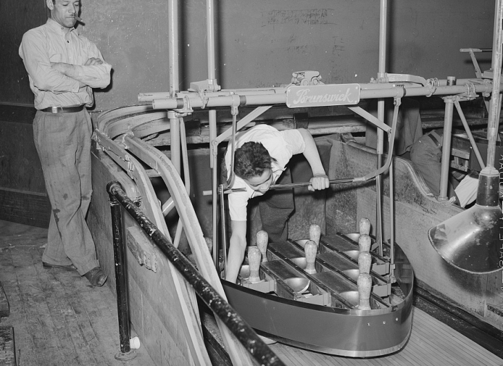 setting bowling pins manually 1941