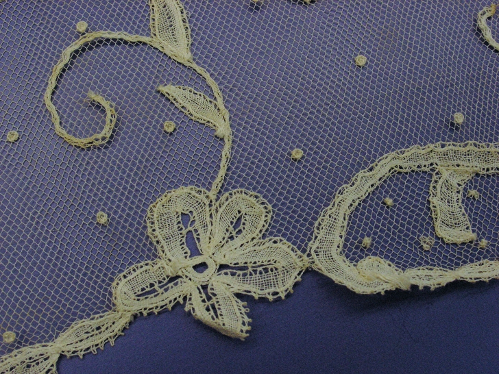 antique bobbin lace