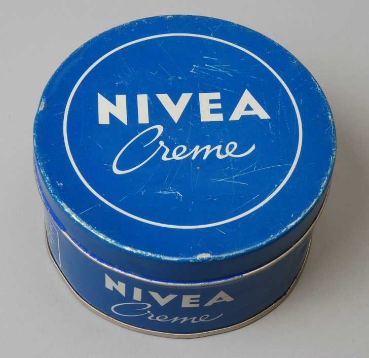 vintage tin of Nivea Creme