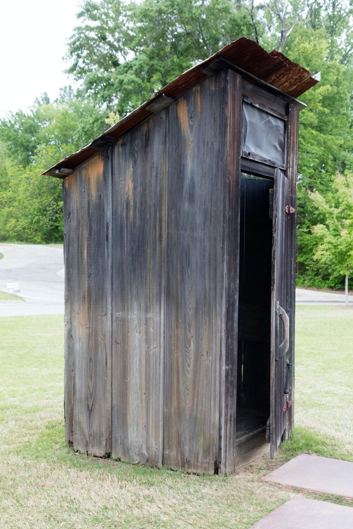 Elvis birthplace outhouse