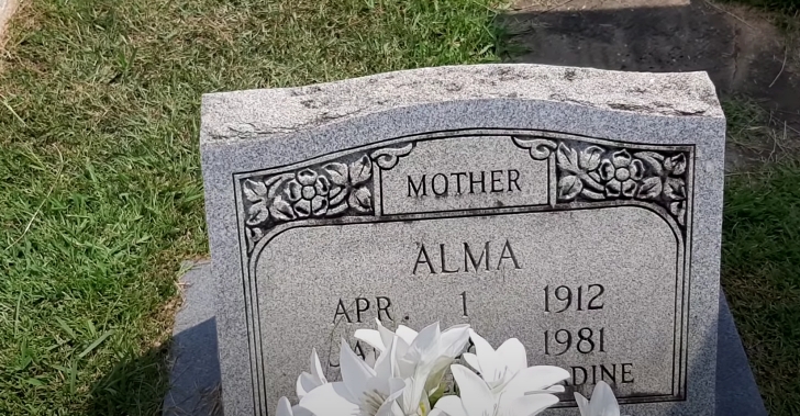 gravestone of Alma Earles